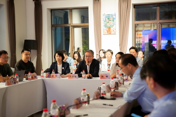  共繪時尚新藍(lán)圖--&ldquo;2025青島時尚產(chǎn)業(yè)峰會&rdquo;圓滿舉行