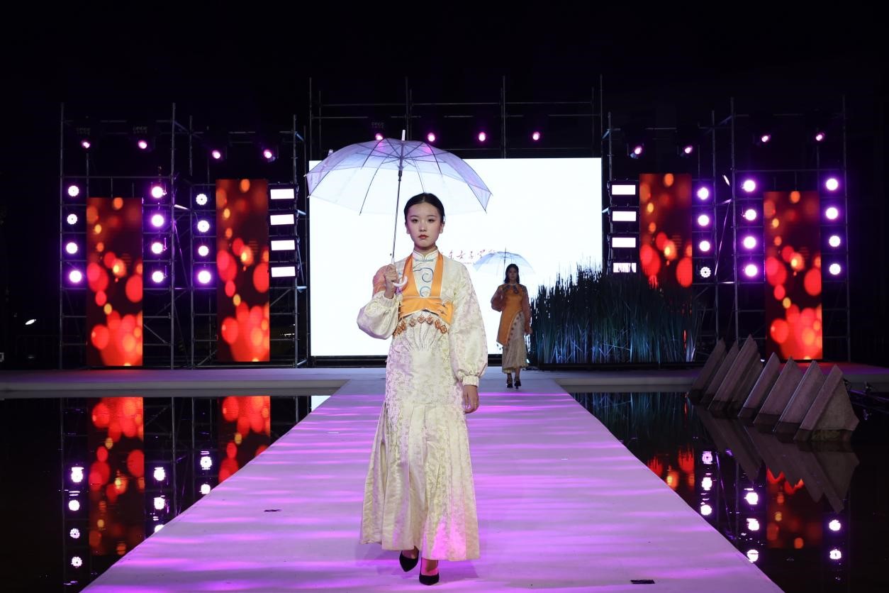 &ldquo;華秀&rdquo;璀璨，紡織谷變身老城區(qū)時尚秀場