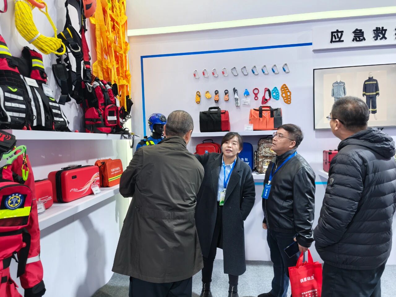 際華3502公司功能防護(hù)產(chǎn)品精彩亮相2025京津冀安全應(yīng)急博覽會