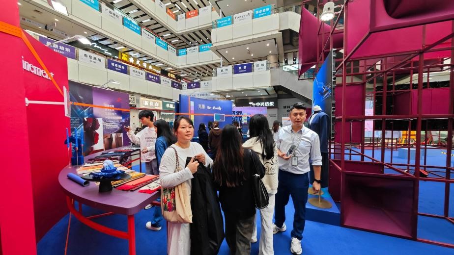 以創(chuàng)新設(shè)計&ldquo;聚勢&rdquo;潮流新品，2026/27秋冬中國紡織面料流行趨勢展亮相廣州國際輕紡城！