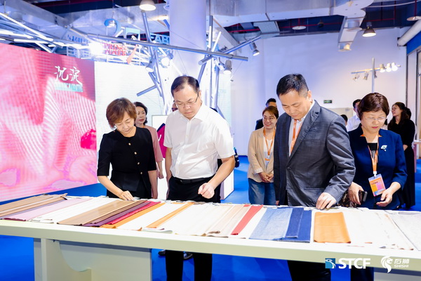 功能科技&ldquo;刷屏&rdquo;海博會(huì)！FabricsChina時(shí)尚與科技創(chuàng)新產(chǎn)品在石獅發(fā)布