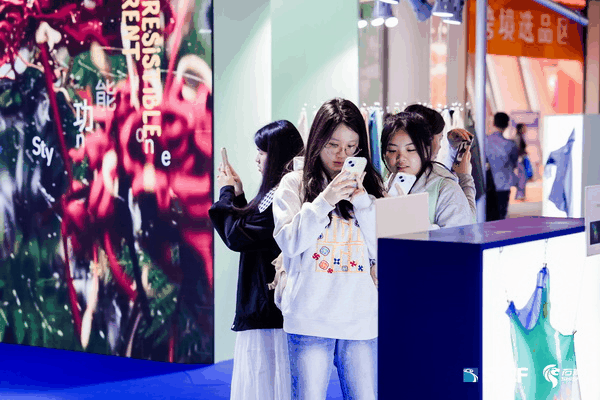 功能科技&ldquo;刷屏&rdquo;海博會(huì)！FabricsChina時(shí)尚與科技創(chuàng)新產(chǎn)品在石獅發(fā)布